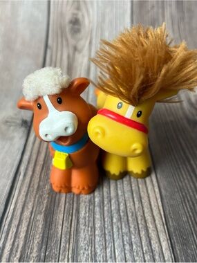 Fisher-Price little people cow & horse farm Figurines sound and touch playset